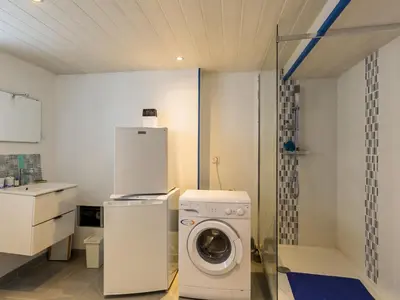 Salle de bains dans l'établissement Holiday Home La Glycine by Interhome