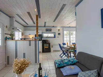 Cuisine ou kitchenette dans l'établissement Holiday Home La Glycine by Interhome