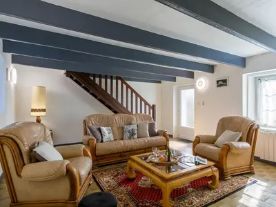 Coin salon dans l'établissement Holiday Home Ty Frouden by Interhome