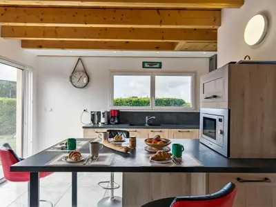 Cuisine ou kitchenette dans l'établissement Holiday Home Ty Frouden by Interhome