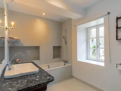 Salle de bains dans l'établissement Apartment Zenaïde by Interhome