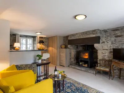 Coin salon dans l'établissement Apartment Penguilly by Interhome