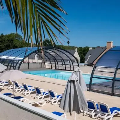 Maison avec piscine chauffée toute l'année à Morgat en bretagne sur la presqu'île de Crozon située à 800 m de la mer
