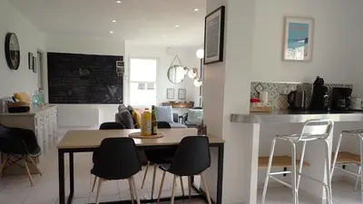 Télévision ou salle de divertissement dans l'établissement maison de vacances locquirec