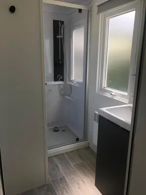 Salle de bains dans l'établissement mobil-home 4/6 pers