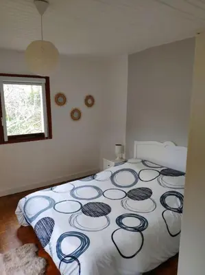 Un ou plusieurs lits dans un hébergement de l'établissement Logement entier 50 m² proche centre ville