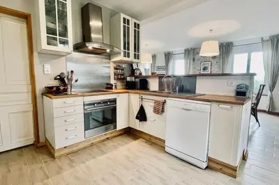 Cuisine ou kitchenette dans l'établissement Ti-maen - La maison de pierres