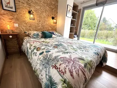 Un ou plusieurs lits dans un hébergement de l'établissement Charmant Appart T2 Rénové en 2023 avec Jardin de 140m², à 900m de la Plage - Bénodet - FR-1-481-137