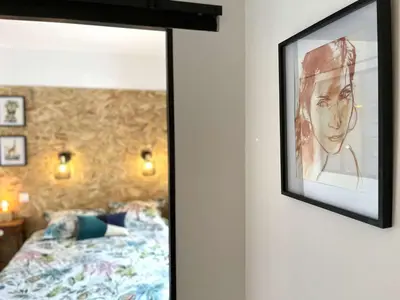 Un ou plusieurs lits dans un hébergement de l'établissement Charmant Appart T2 Rénové en 2023 avec Jardin de 140m², à 900m de la Plage - Bénodet - FR-1-481-137