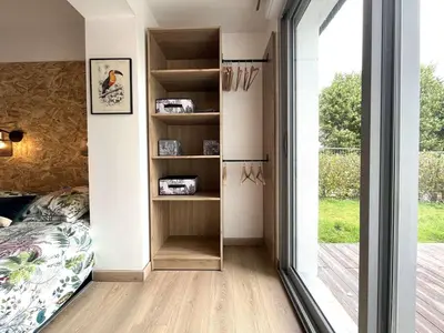 Un ou plusieurs lits dans un hébergement de l'établissement Charmant Appart T2 Rénové en 2023 avec Jardin de 140m², à 900m de la Plage - Bénodet - FR-1-481-137