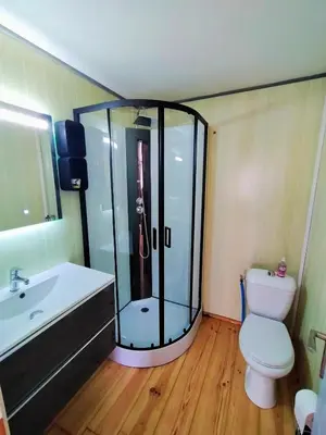 Salle de bains dans l'établissement Il était une fois à ConcarnOLoc
