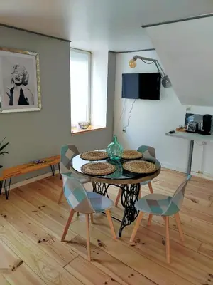 Télévision ou salle de divertissement dans l'établissement Il était une fois à ConcarnOLoc