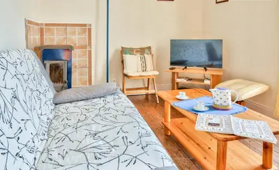 Télévision ou salle de divertissement dans l'établissement À 100m de la plage ! Maison pour 6 à Penmarch