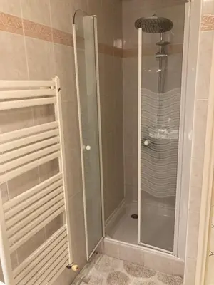 Salle de bains dans l'établissement Ker Fuffle