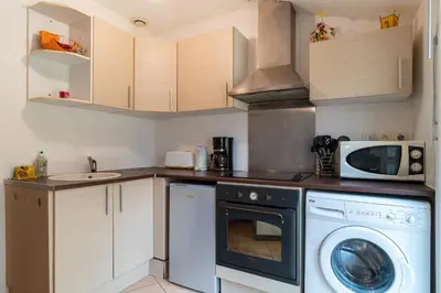 Cuisine ou kitchenette dans l'établissement L'Unan - 1km de la plage