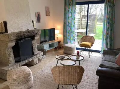Coin salon dans l'établissement Maison Monts d’Arree 3 chambres