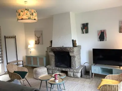 Coin salon dans l'établissement Maison Monts d’Arree 3 chambres