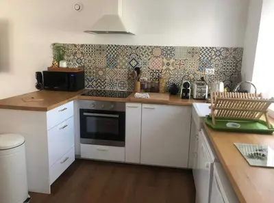 Cuisine ou kitchenette dans l'établissement Charmante maison proche de la mer