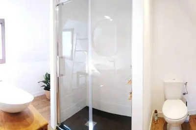 Salle de bains dans l'établissement Charmante maison proche de la mer