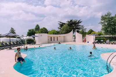 Piscine de l'établissement Villages Clubs du Soleil - BEG MEIL ou située à proximité