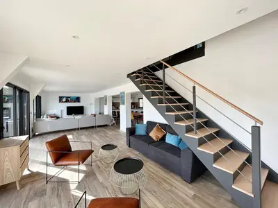 Coin salon dans l'établissement Superbe Villa à 200m de la plage tout confort avec piscine chauffée, couverte et spa