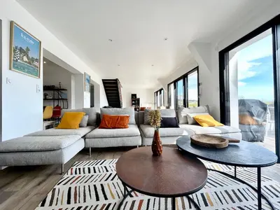 Coin salon dans l'établissement Superbe Villa à 200m de la plage tout confort avec piscine chauffée, couverte et spa
