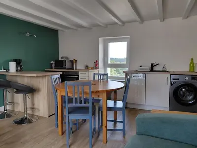 Cuisine ou kitchenette dans l'établissement Charmant petit T2 à proximité de Quimper