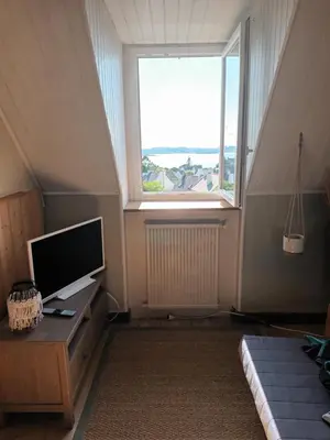 Télévision ou salle de divertissement dans l'établissement Appartement avec vue sur mer