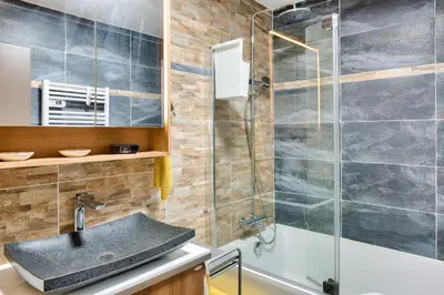 Salle de bains dans l'établissement Maison classée 4 étoiles pour 6 au coeur du Guilvinec