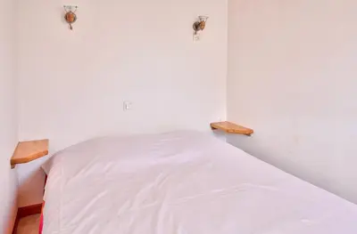 Un ou plusieurs lits dans un hébergement de l'établissement Maison pour 2 à 100 m de la plage de la Joie