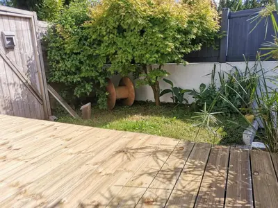 Jardin de l'établissement Charmante maisonnette