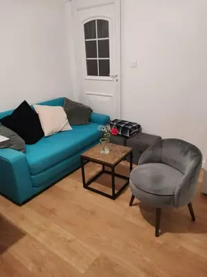 Coin salon dans l'établissement Charmante maisonnette