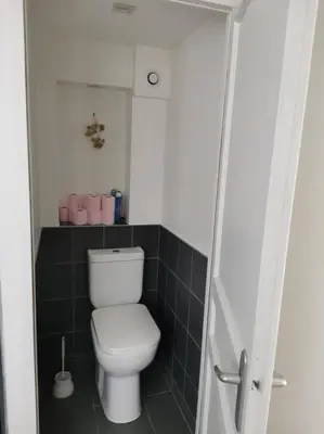Salle de bains dans l'établissement Charmante maisonnette