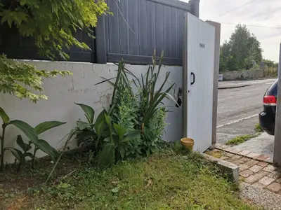 Jardin de l'établissement Charmante maisonnette