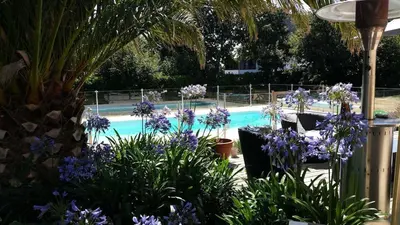 Piscine de l'établissement maison de plain pied a 1 km de la mer , avec piscine securisée ou située à proximité