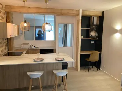 Cuisine ou kitchenette dans l'établissement Appartement centre ville Quimper avec terrasse