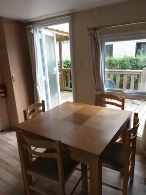 Balcon ou terrasse dans l'établissement KERLANN****MOBIL-HOME 4 CH TOUT CONFORT