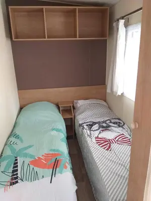 Un ou plusieurs lits dans un hébergement de l'établissement KERLANN****MOBIL-HOME 4 CH TOUT CONFORT