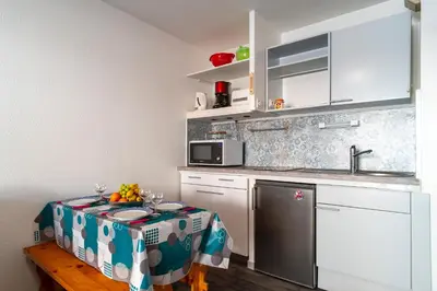 Cuisine ou kitchenette dans l'établissement Ti Kréol - 5 minutes des plages