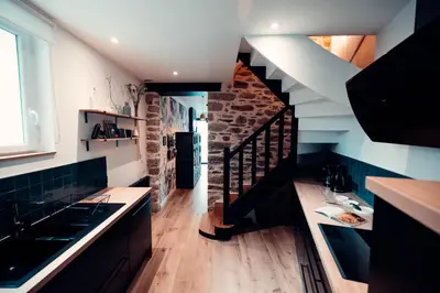 Cuisine ou kitchenette dans l'établissement TYKA La Petite Bélérit, maison de ville - Landerneau