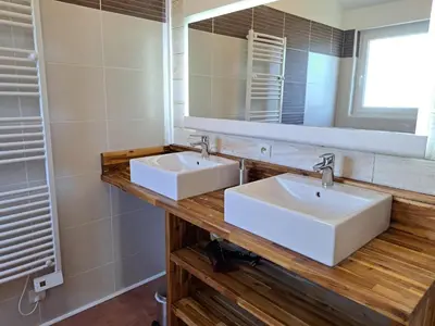 Salle de bains dans l'établissement Holiday Home in Cléder near Amiets Beach