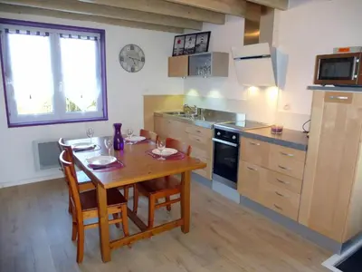 Cuisine ou kitchenette dans l'établissement Holiday Home in Cléder near Amiets Beach