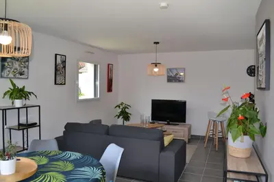 Télévision ou salle de divertissement dans l'établissement Le Gite de ROZ AR GRILLET