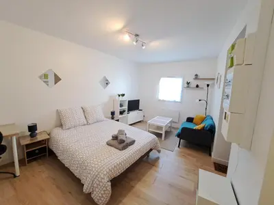 Un ou plusieurs lits dans un hébergement de l'établissement Studio cosy en hypercentre
