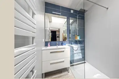 Salle de bains dans l'établissement Ty Frimousse